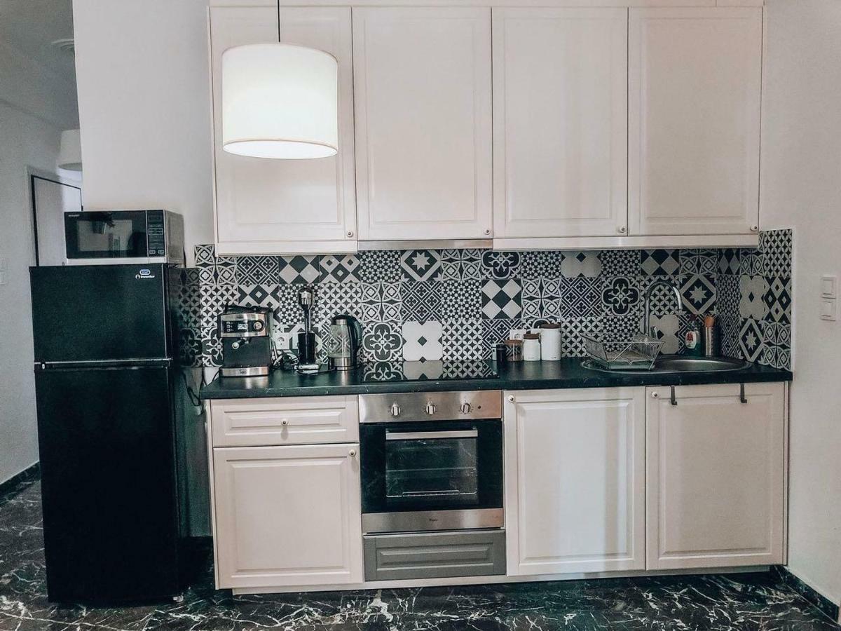 133 Sokratous, Black Marble. Афины Экстерьер фото